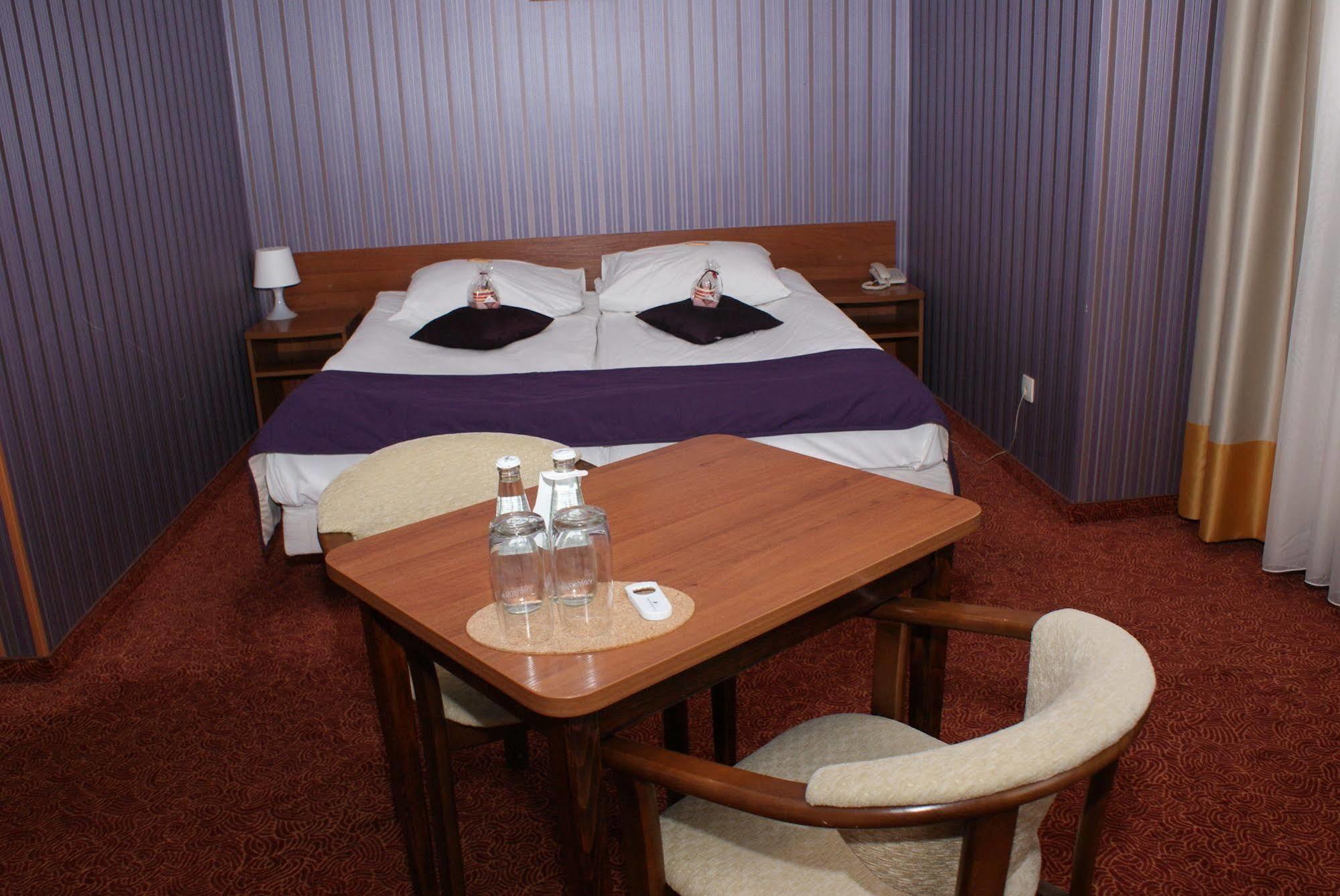 Grot Hotel Malbork Kültér fotó